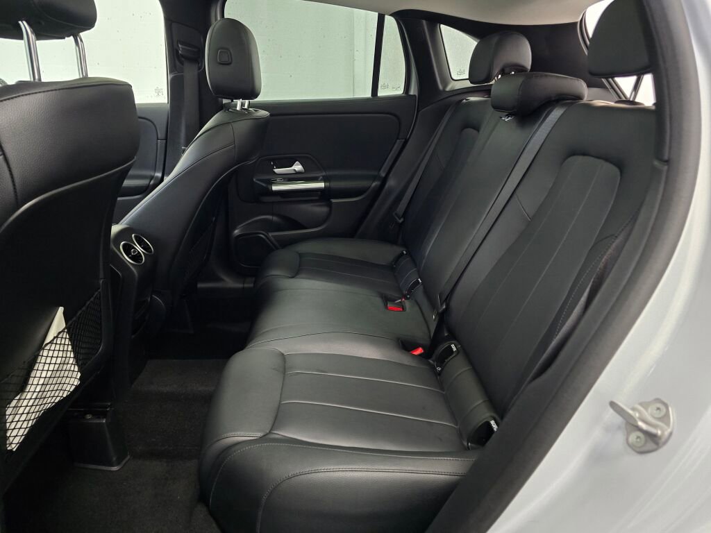 Used 2022 Mercedes-Benz GLA 250 4MATIC w/ Premium Package Lite image 17