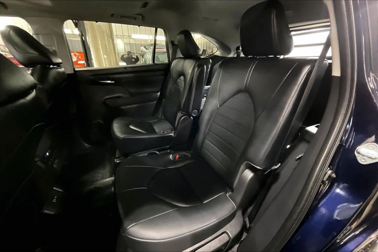 Used 2023 Toyota Highlander XLE AWD/4WD image 21