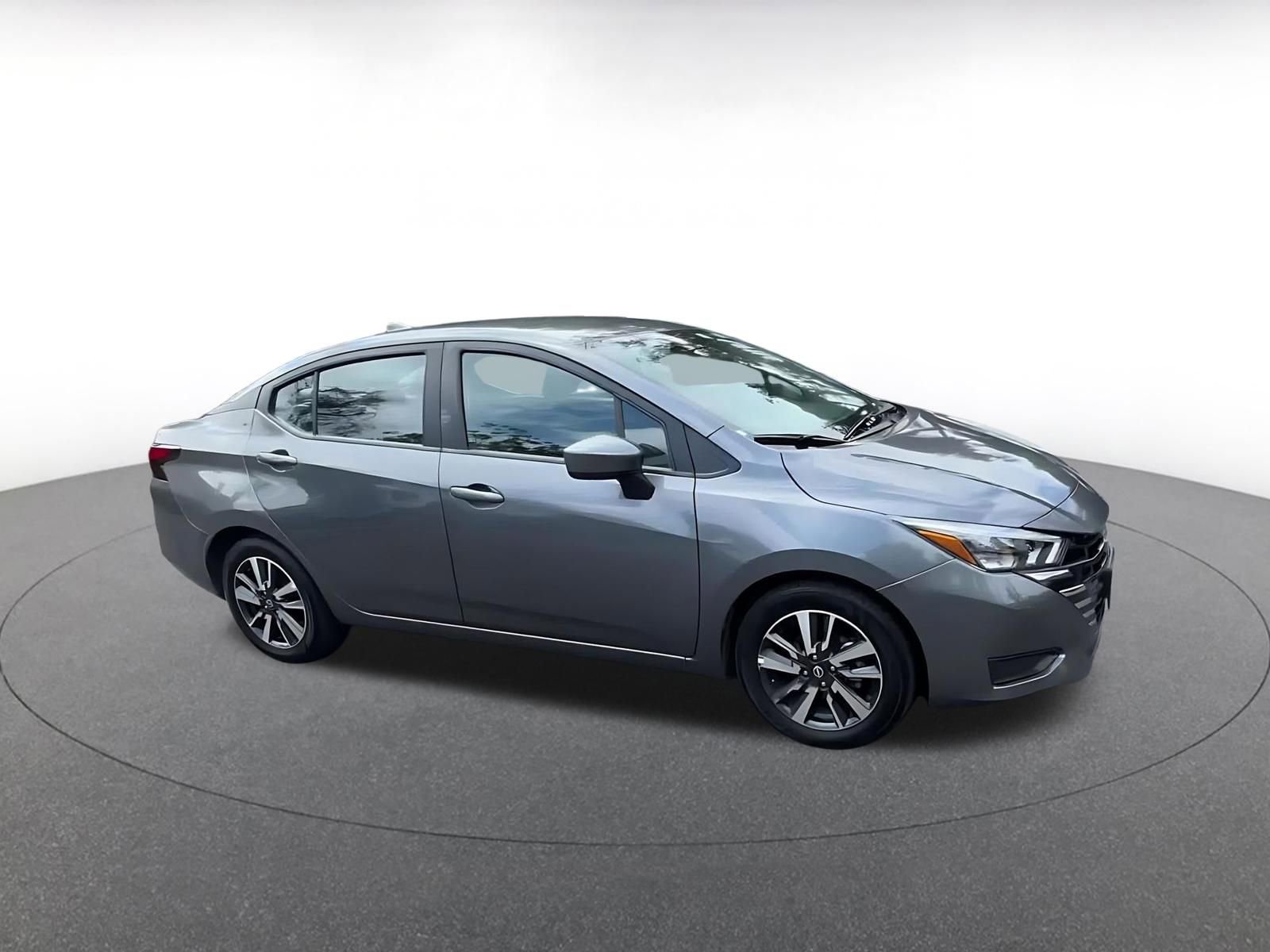 Used 2025 Nissan Versa SV FWD image 2