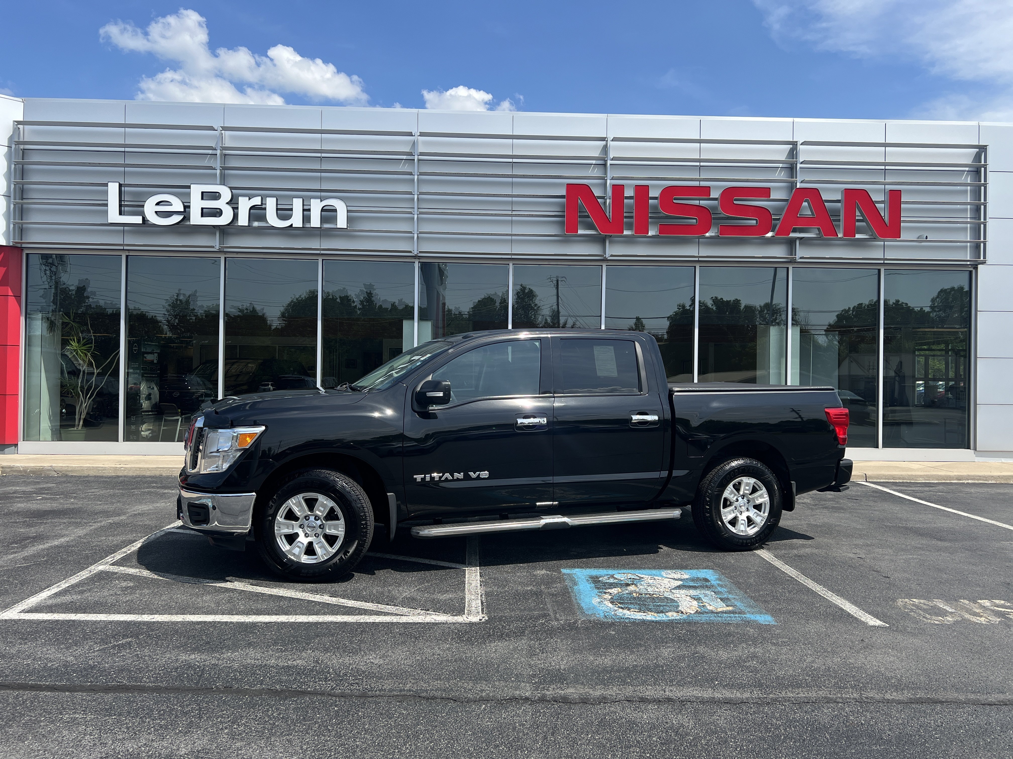 Used 2018 Nissan Titan SV w/ SV Convenience Package