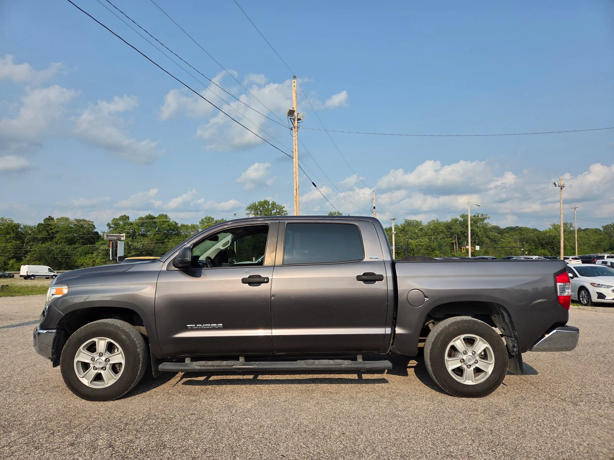 Used 2017 Toyota Tundra SR5 w/ SR5 Upgrade Package RWD image 1