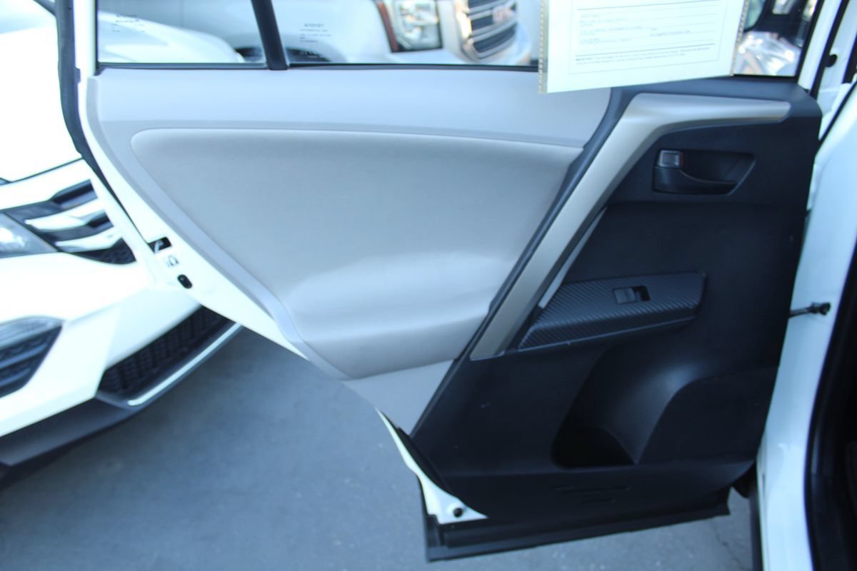 Used 2013 Toyota RAV4 LE AWD/4WD image 21