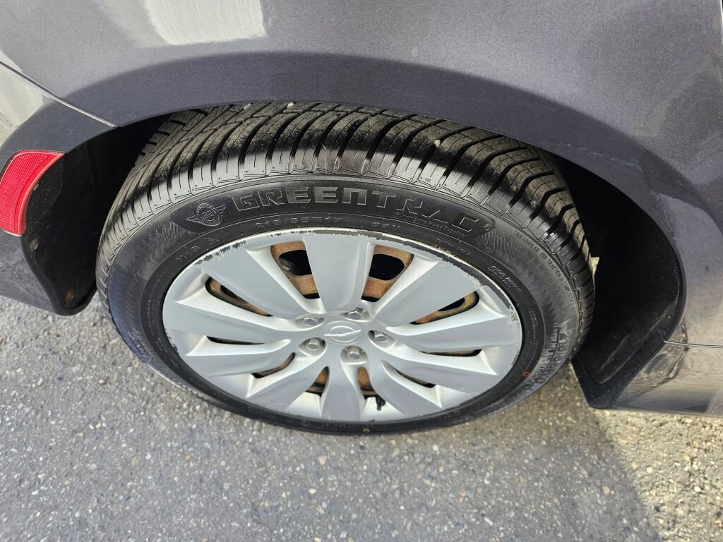 Used 2015 Chrysler 200 LX FWD image 9