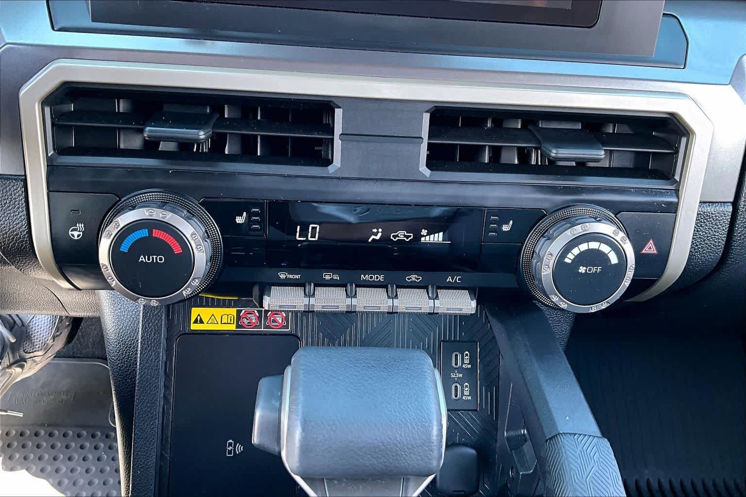 Used 2025 Toyota Tacoma SR5 AWD/4WD image 32