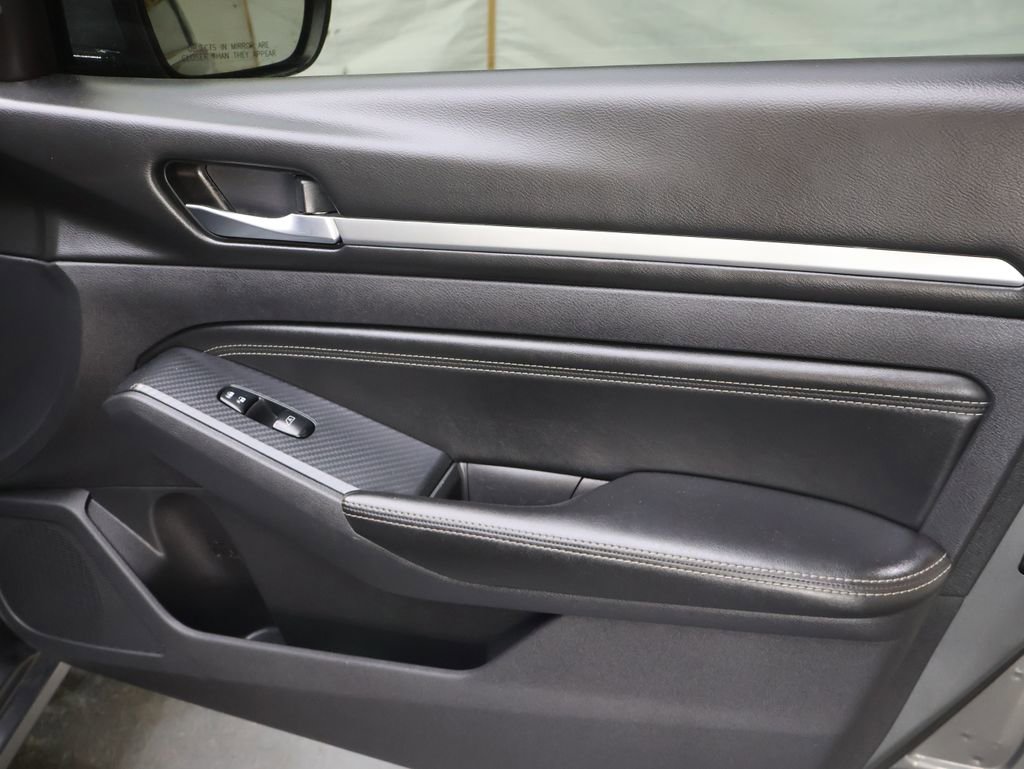 Used 2019 Nissan Altima 2.5 SV image 12