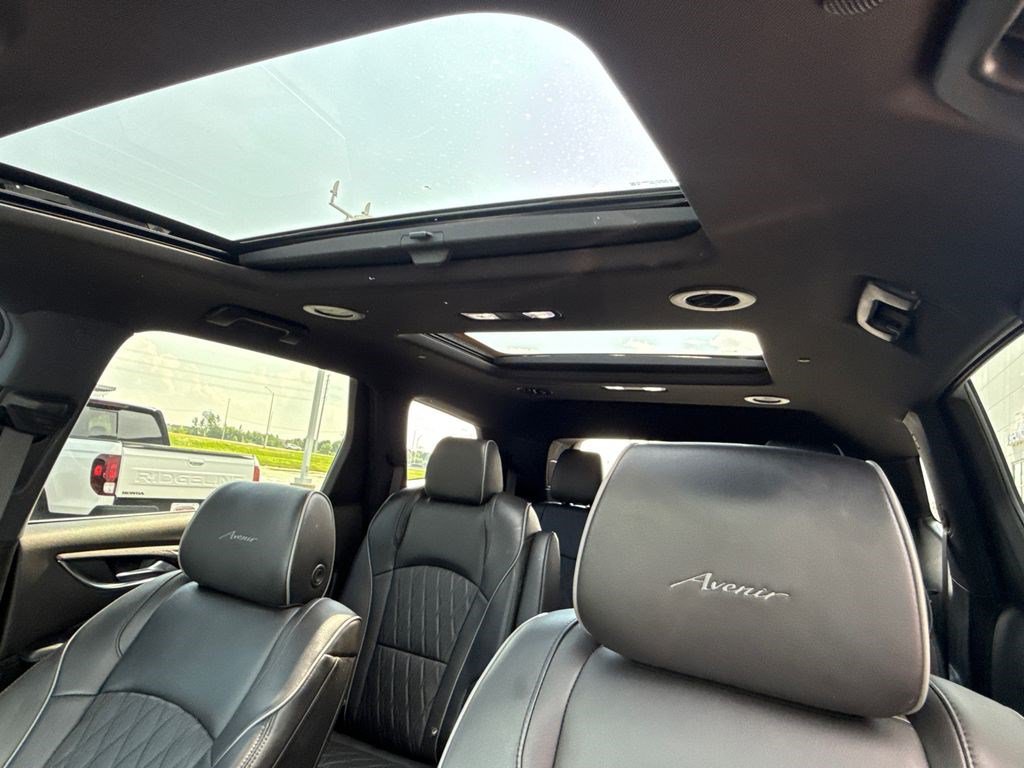 Used 2022 Buick Enclave Avenir w/ Avenir Technology Package AWD/4WD image 21
