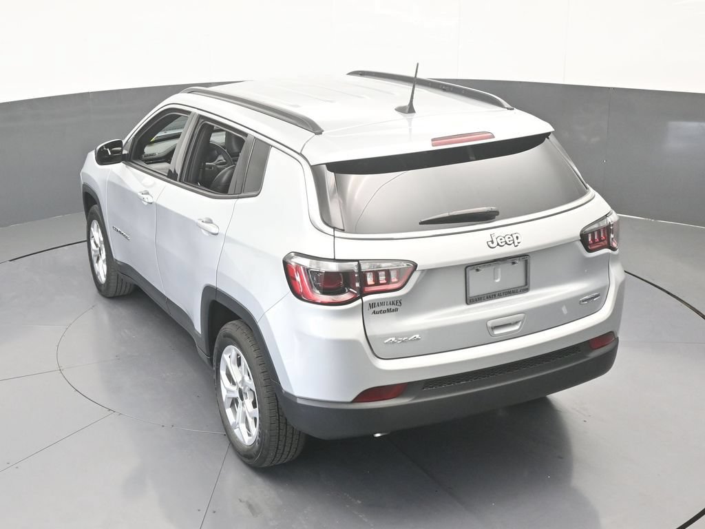Used 2025 Jeep Compass Latitude AWD/4WD image 19
