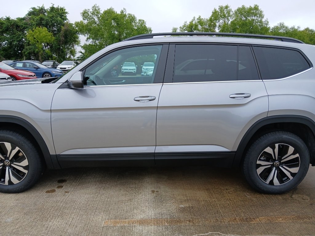 New 2026 Volkswagen Atlas SE FWD image 2