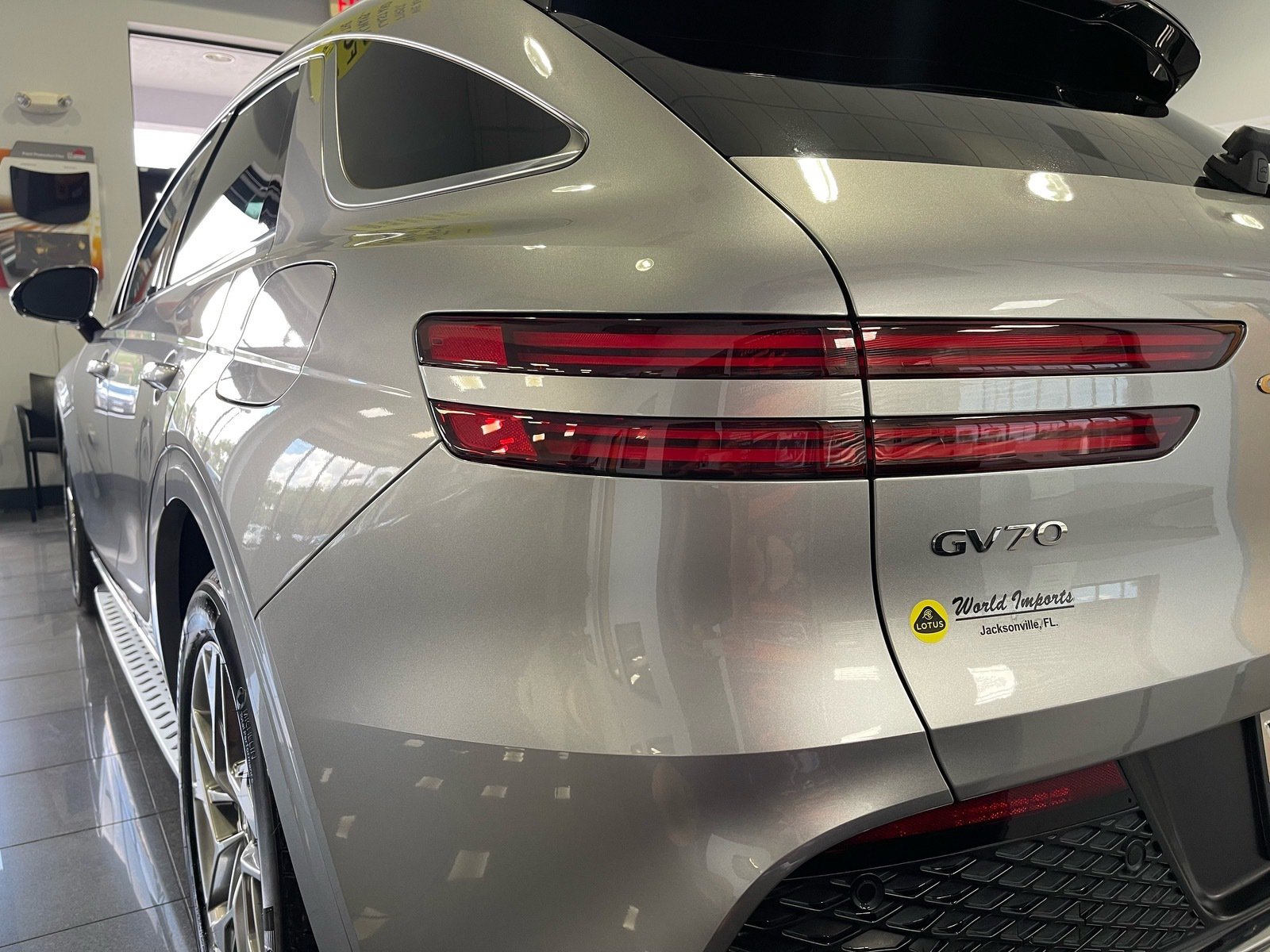 Used 2025 Genesis GV70 2.5T w/ Advanced Package AWD/4WD image 15