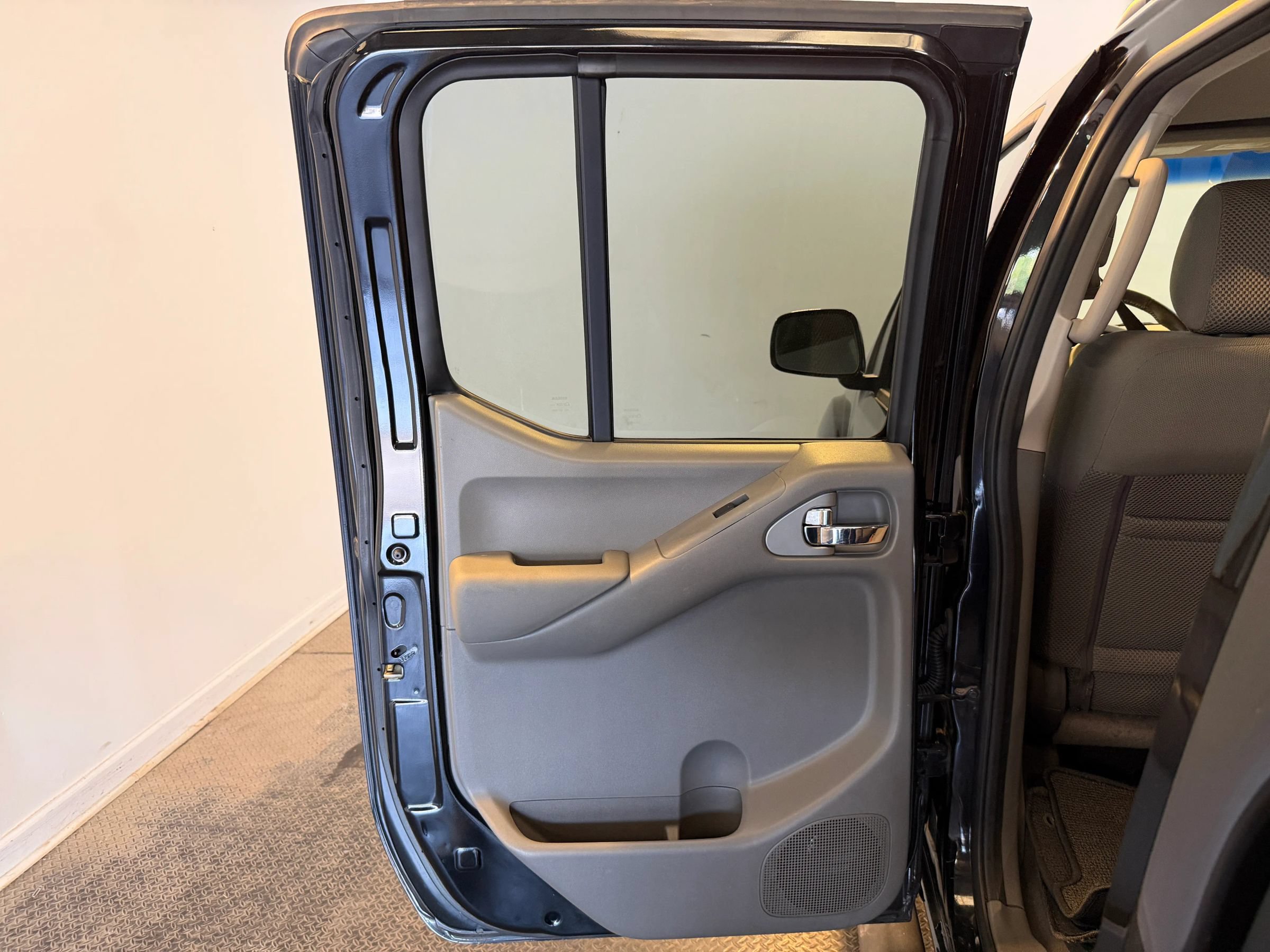 Used 2008 Nissan Frontier LE AWD/4WD image 31