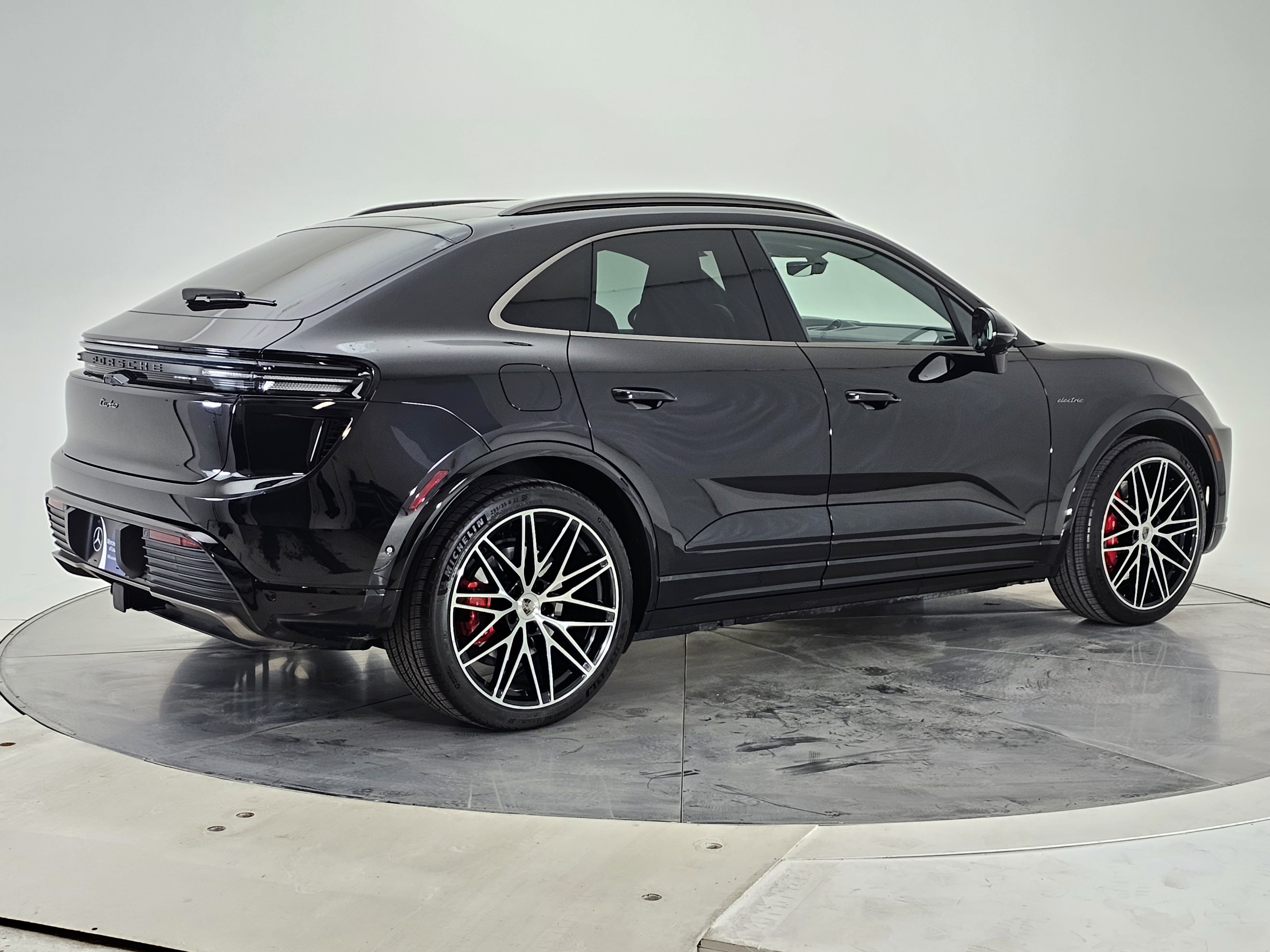 Used 2025 Porsche Macan Turbo Electric image 3