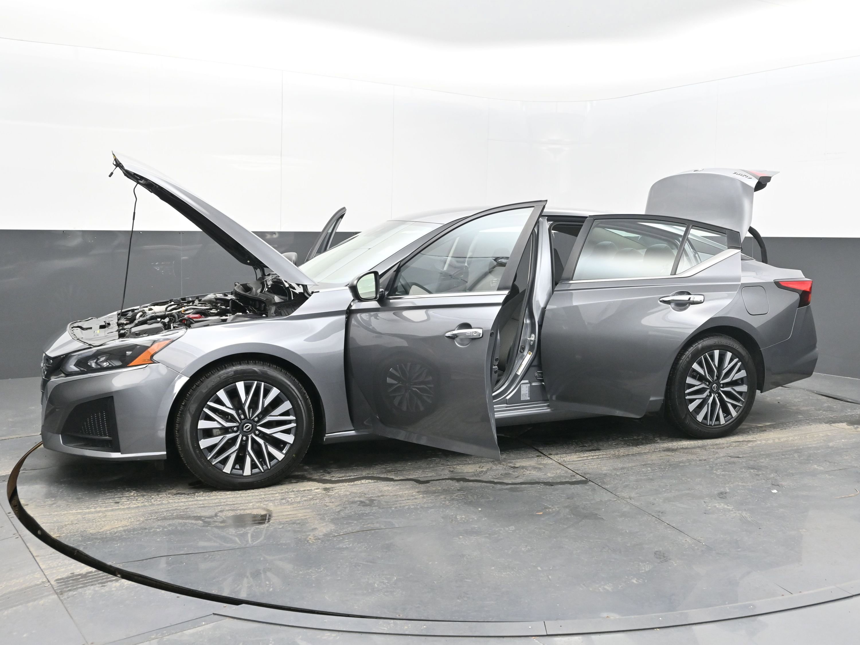 Used 2024 Nissan Altima 2.5 SV image 39