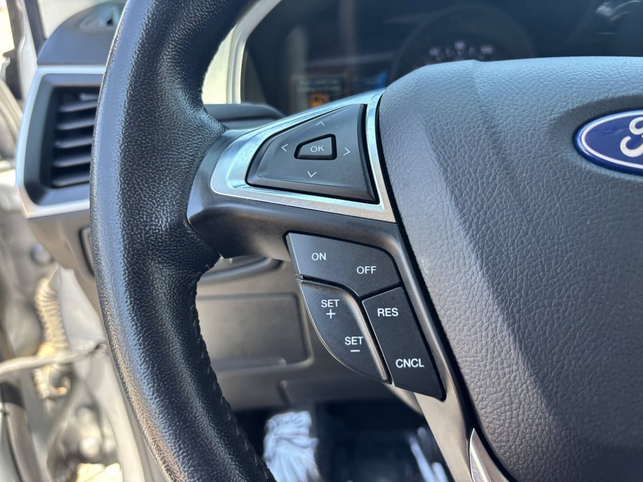 Used 2023 Ford Edge SEL AWD/4WD image 26