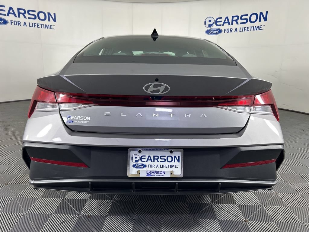 Used 2024 Hyundai Elantra SEL FWD image 9