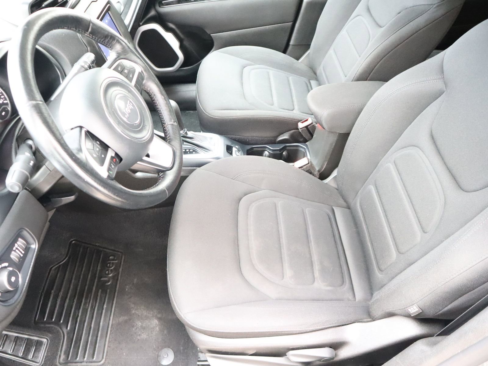 Used 2020 Jeep Renegade Latitude w/ Cold Weather Group image 25