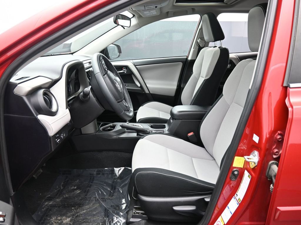 Used 2017 Toyota RAV4 XLE w/ Premium Extra Value Package image 33