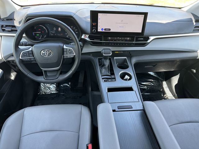 Used 2025 Toyota Sienna XLE FWD image 24