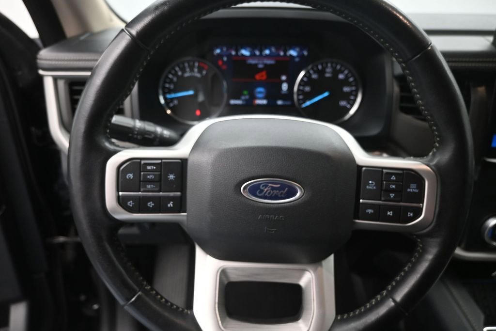 Used 2024 Ford Expedition XLT RWD image 3
