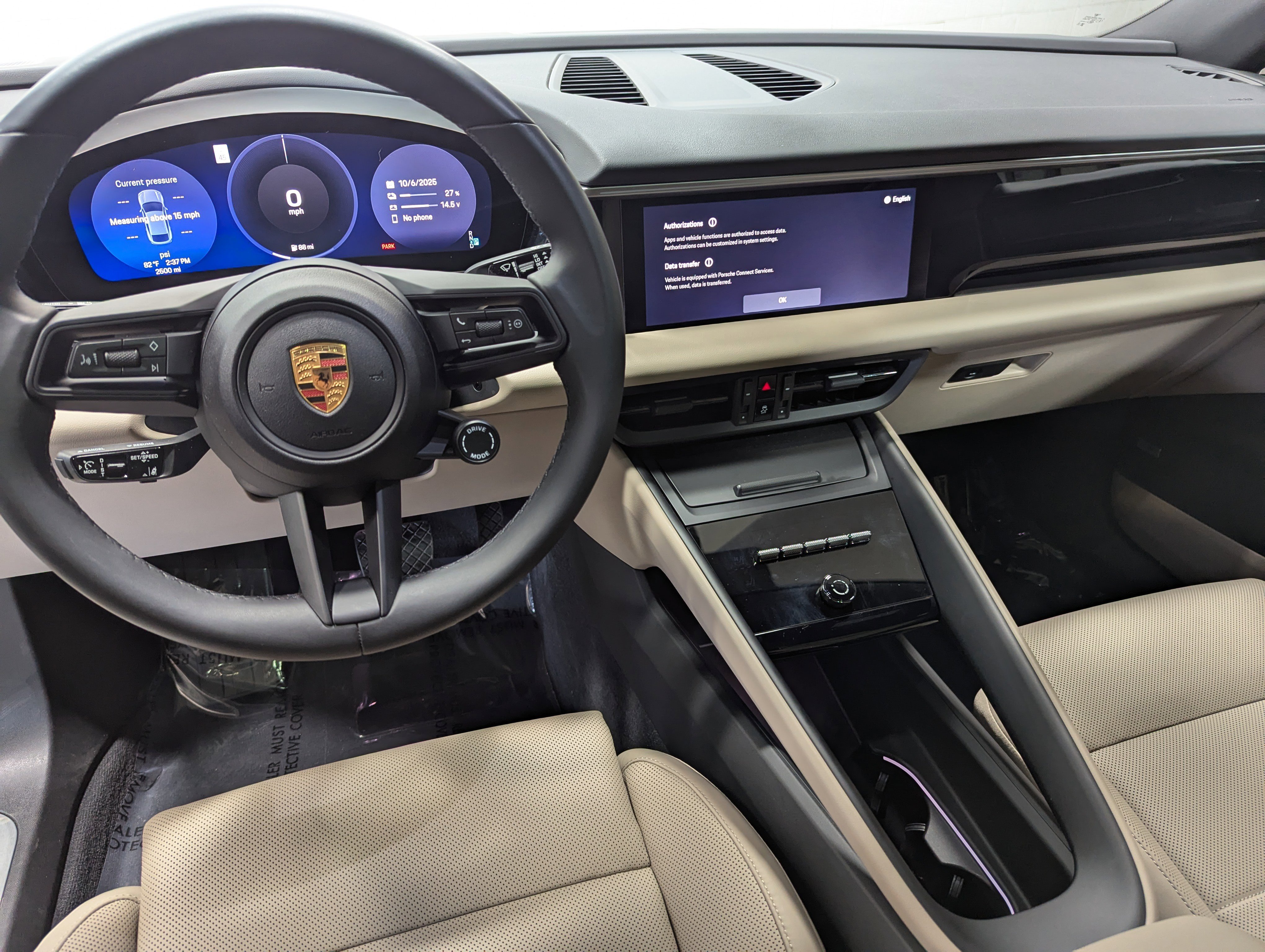 Certified 2025 Porsche Macan 4 Electric image 4