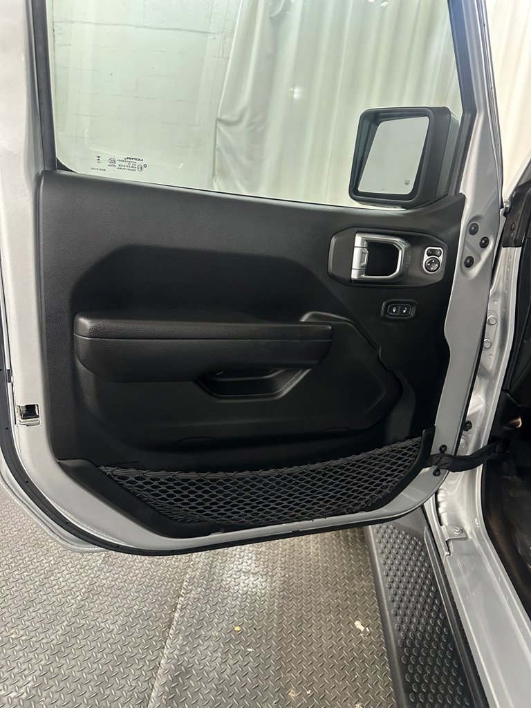 Used 2024 Jeep Wrangler Unlimited w/ Convenience Group AWD/4WD image 8
