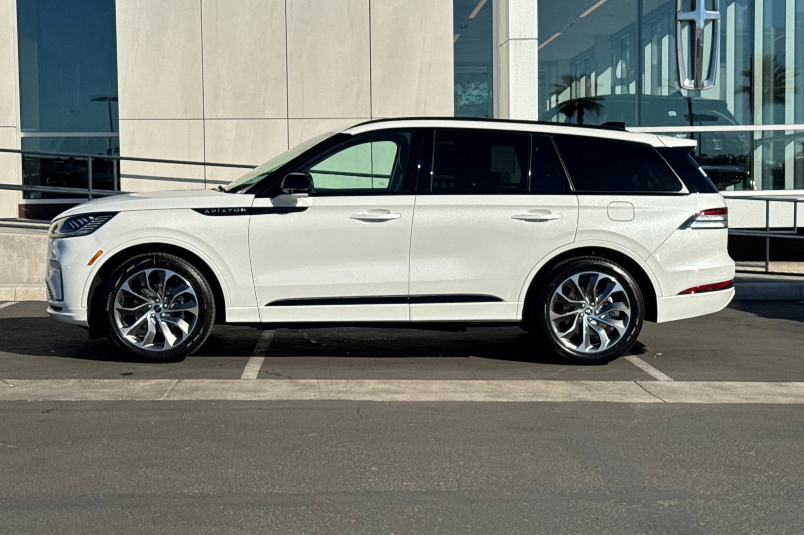 New 2026 Lincoln Aviator Premiere image 6