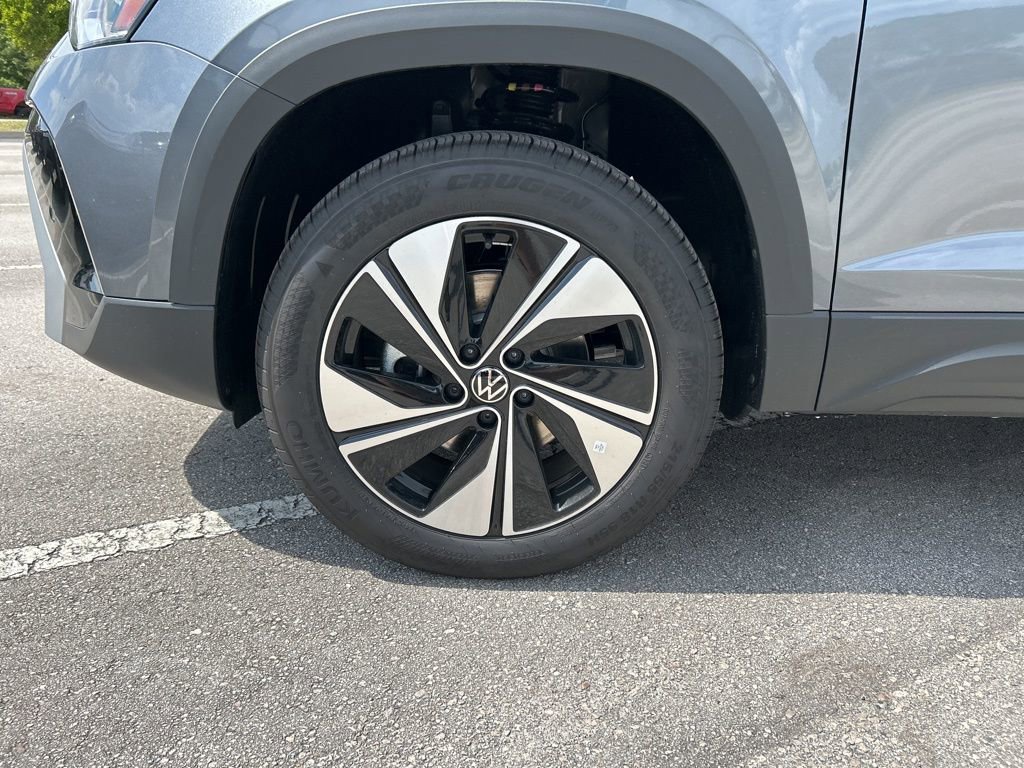 Used 2025 Volkswagen Taos SE image 47