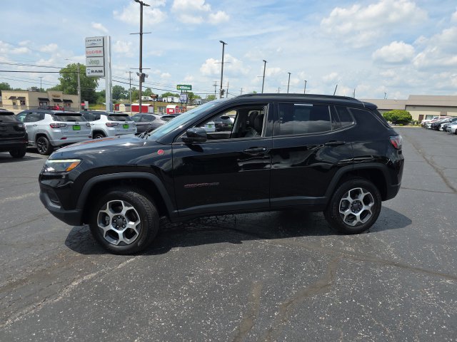 Used 2022 Jeep Compass Trailhawk w/ Trailhawk Elite Group AWD/4WD image 3