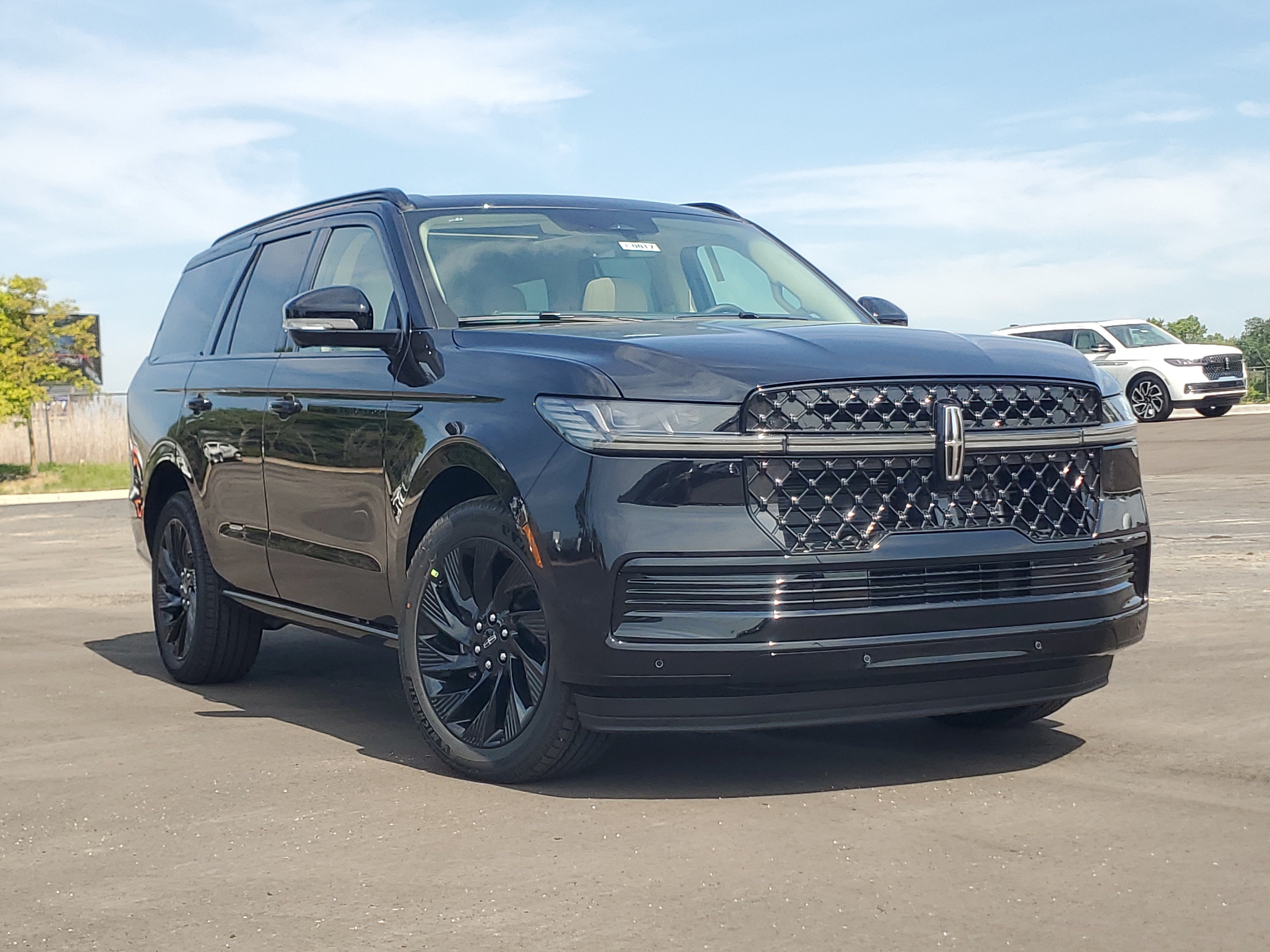 New 2027 Lincoln Navigator Reserve w/ Jet Appearance Package AWD/4WD image 1