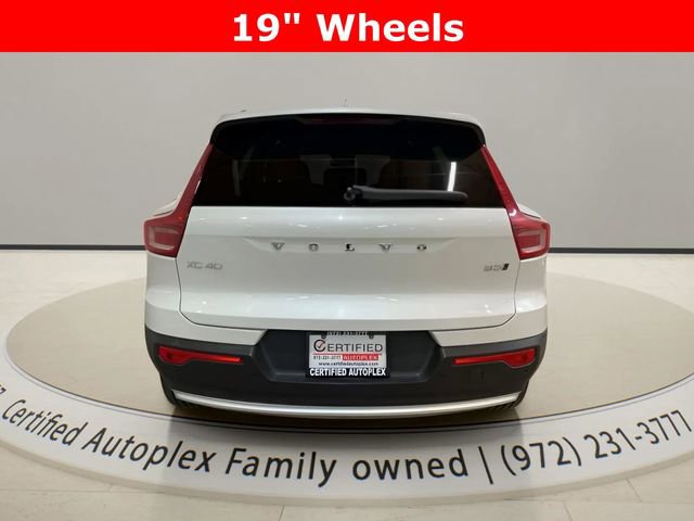 Used 2025 Volvo XC40 B5 Core AWD/4WD image 4