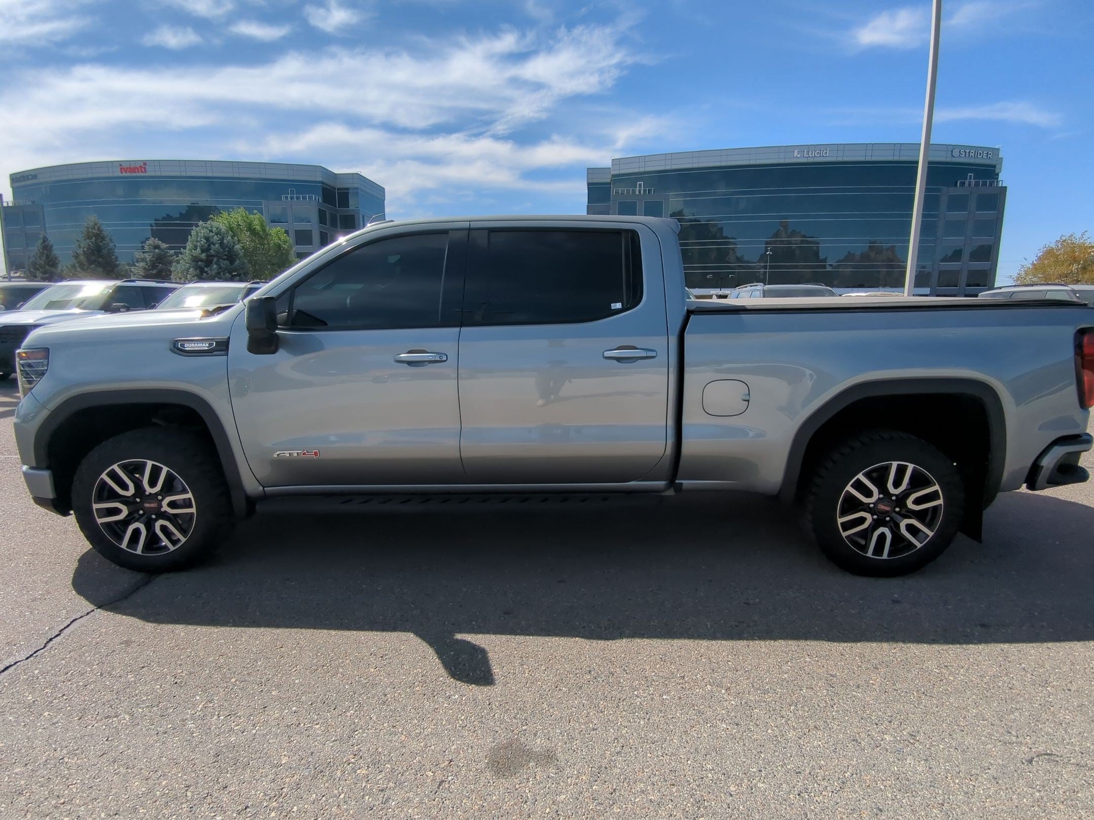 Used 2024 GMC Sierra 1500 AT4 w/ Technology Package AWD/4WD image 3