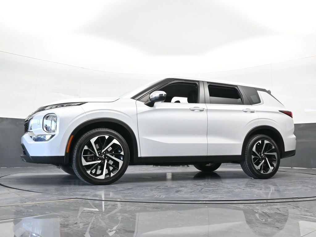 Used 2022 Mitsubishi Outlander ES image 53