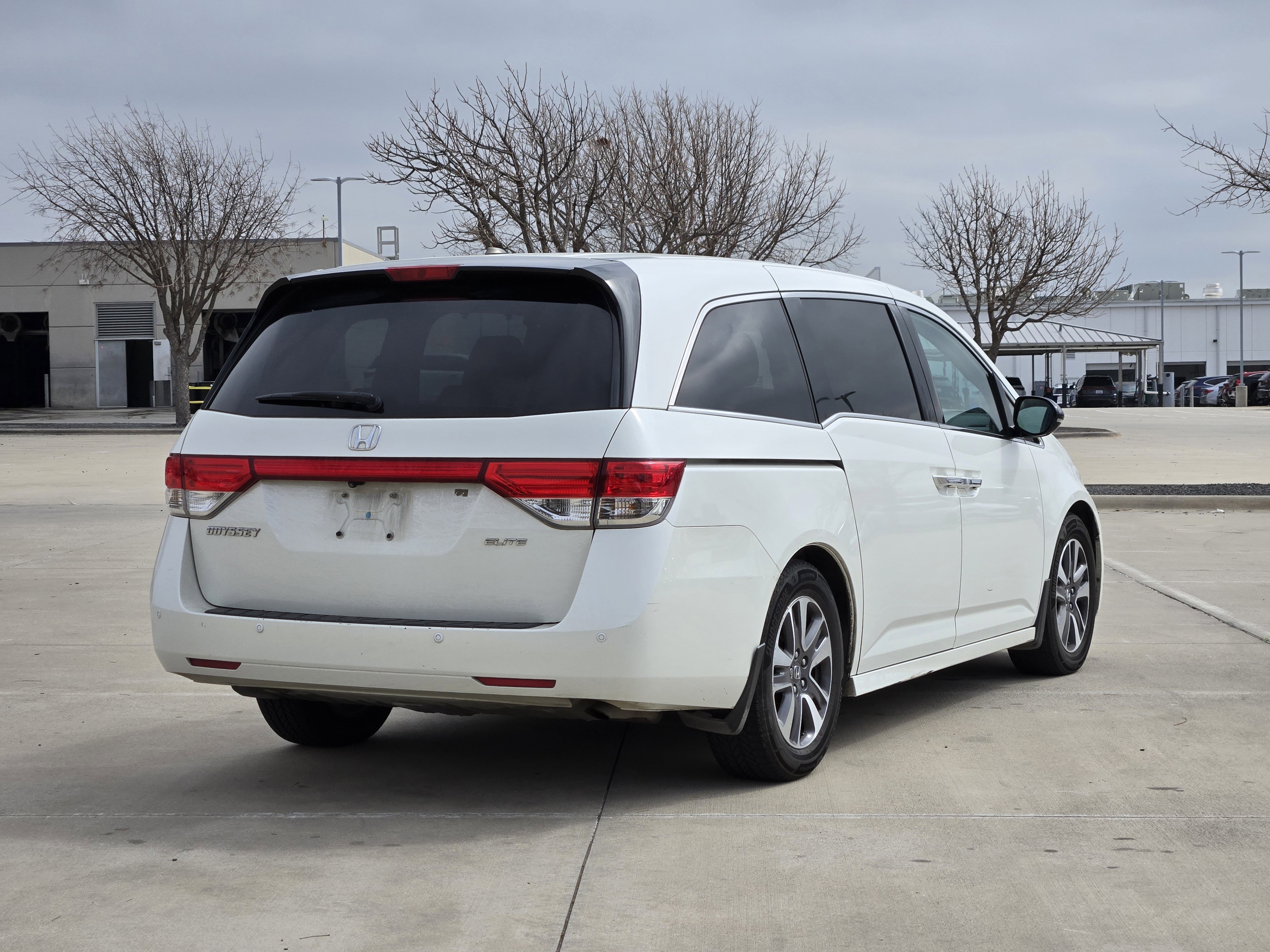 Used 2016 Honda Odyssey Touring Elite image 2