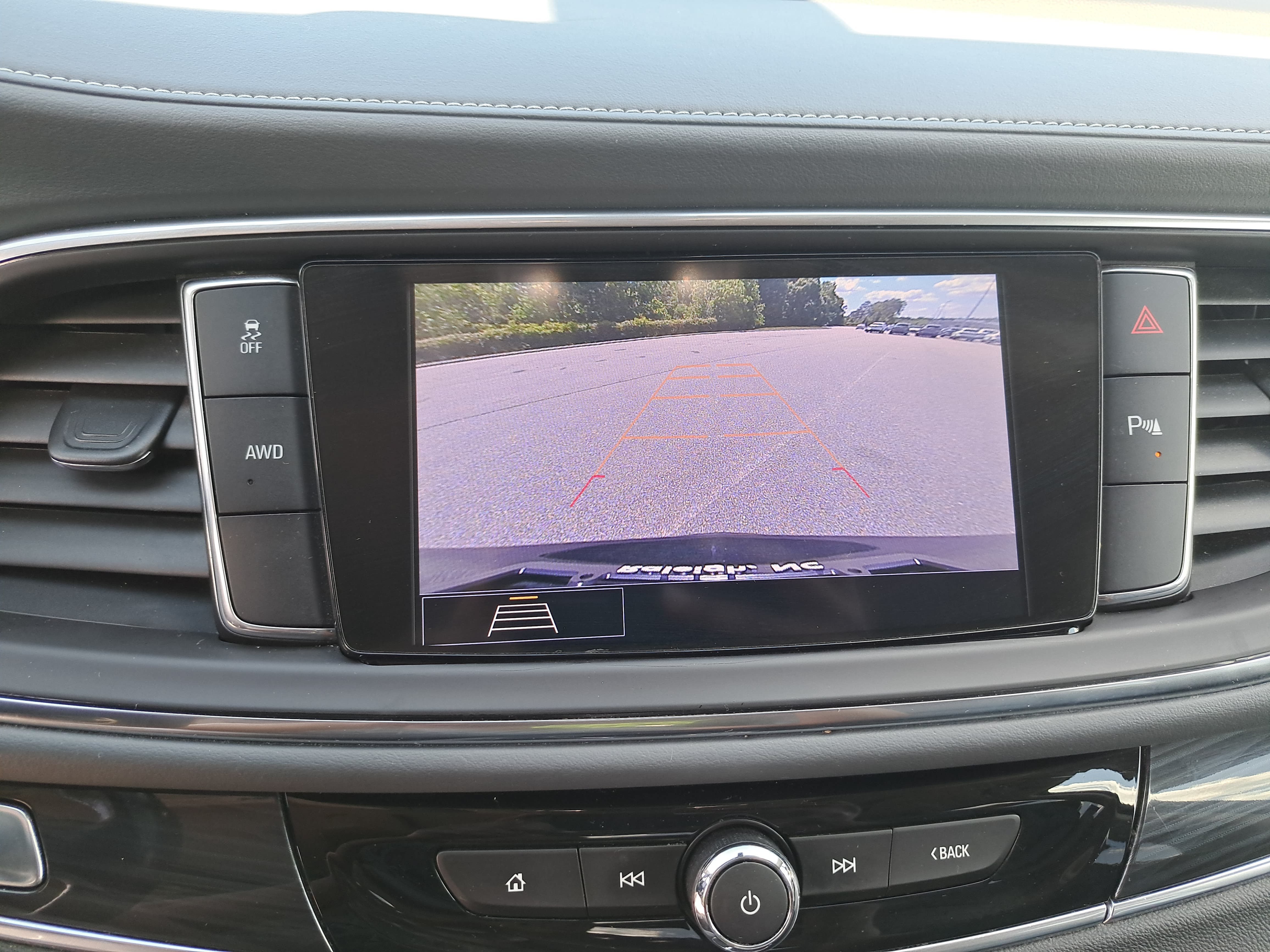 Used 2020 Buick Enclave Essence w/ Sound and Sites Package AWD/4WD image 24