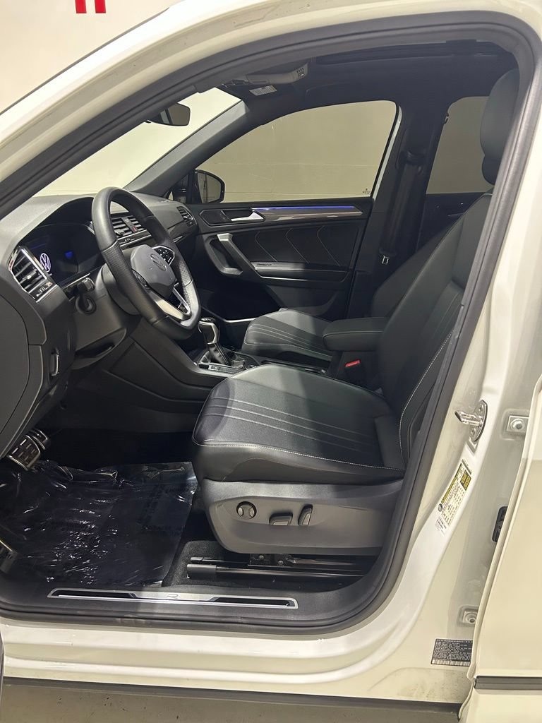 Used 2024 Volkswagen Tiguan SE R-Line AWD/4WD image 10
