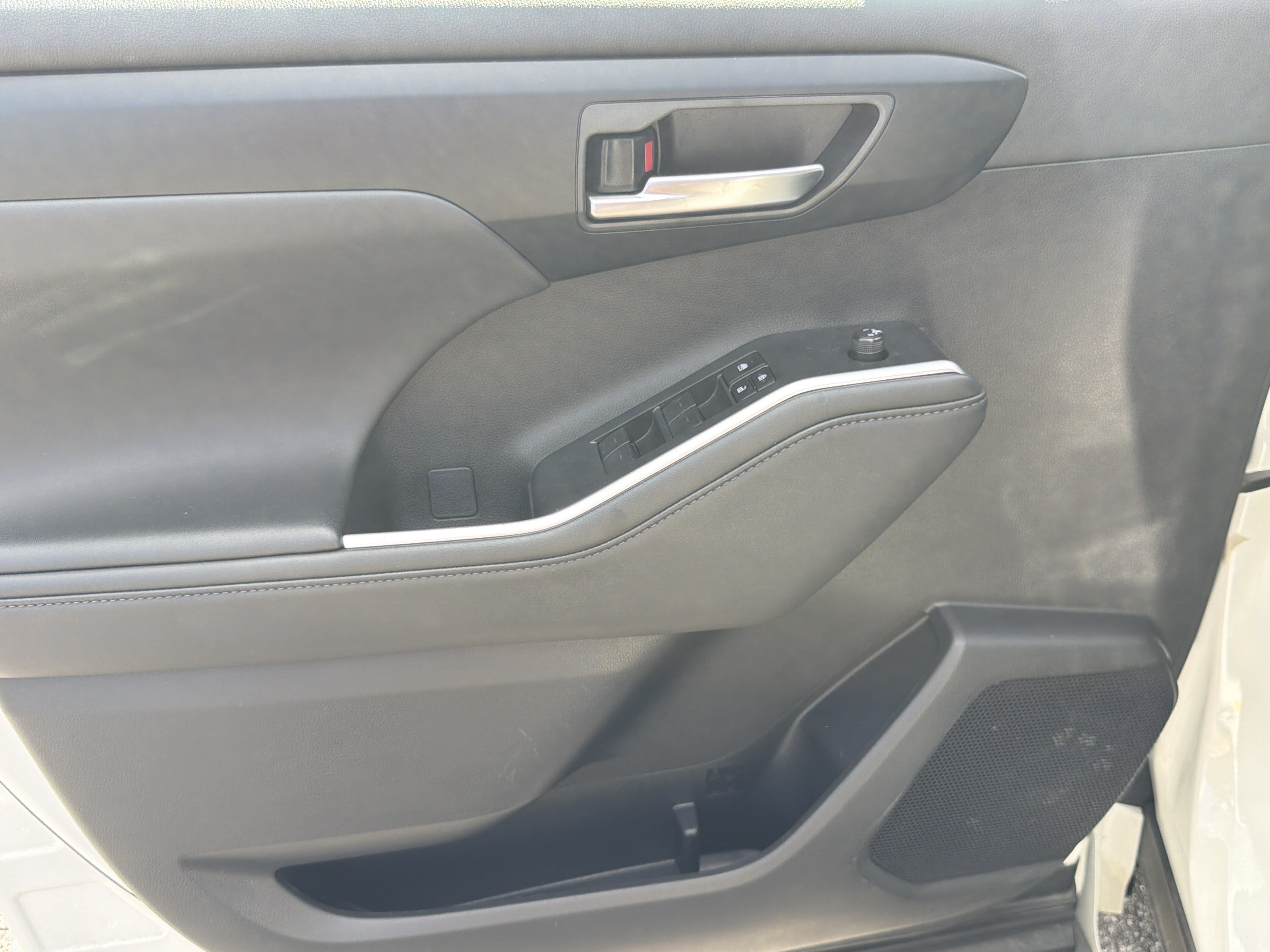 Certified 2025 Toyota Highlander XLE FWD image 21