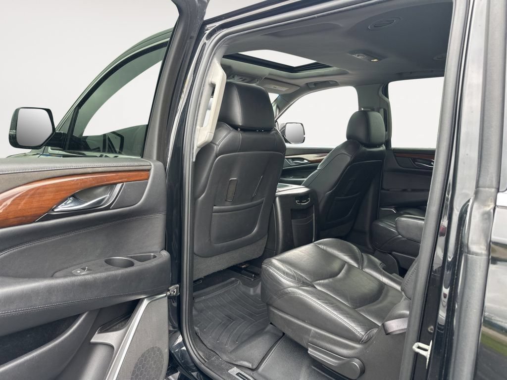 Used 2018 Cadillac Escalade ESV Luxury AWD/4WD image 19