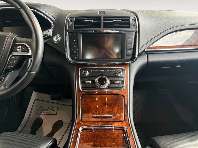 Used 2017 Lincoln Continental Reserve w/ Technology Package AWD/4WD image 9