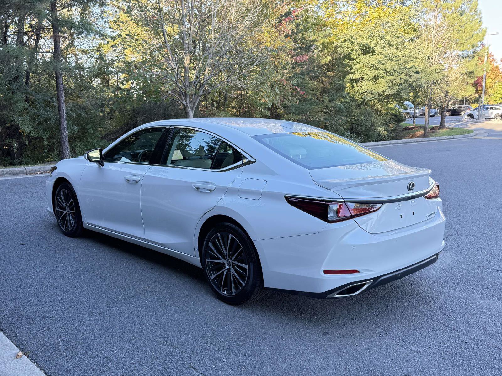 Used 2025 Lexus ES 350 w/ Premium Package FWD image 32