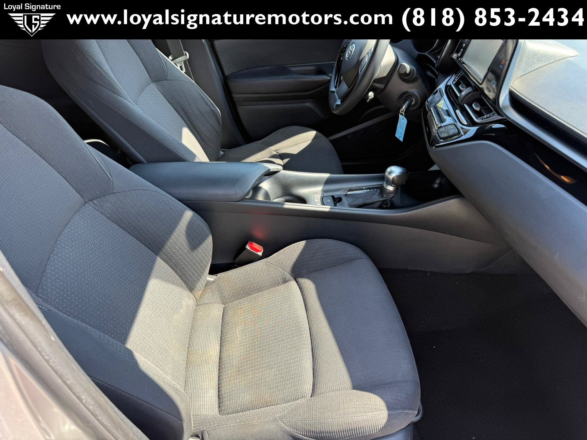 Used 2018 Toyota C-HR XLE FWD image 25