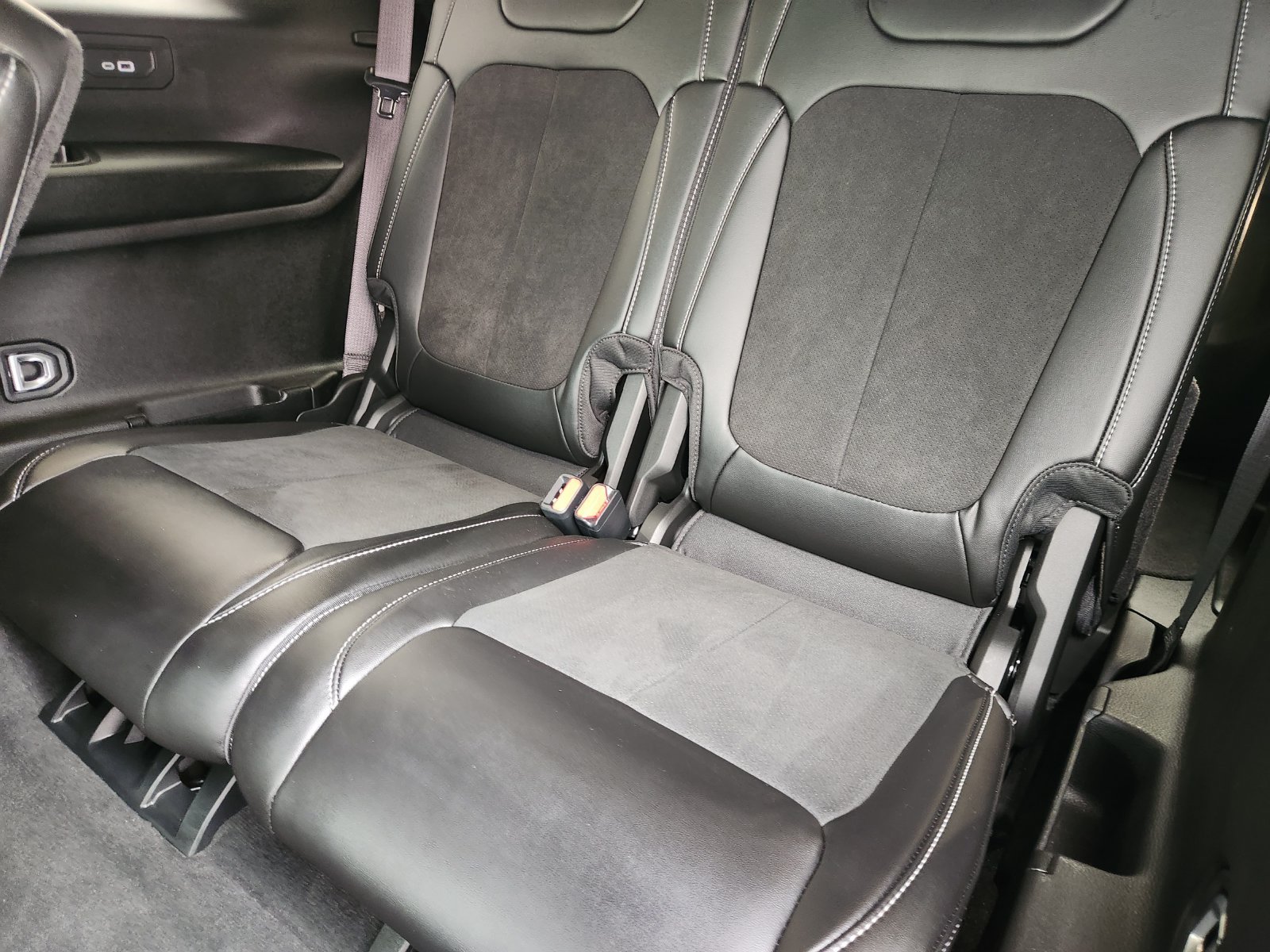 Used 2025 Jeep Grand Cherokee L Altitude RWD image 31