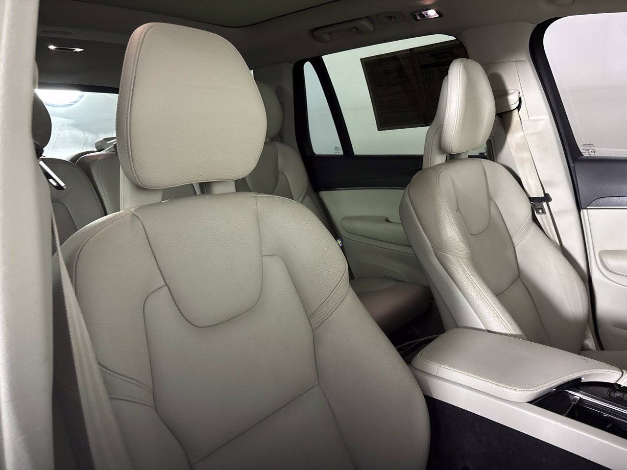Used 2020 Volvo XC90 T6 Momentum AWD/4WD image 31