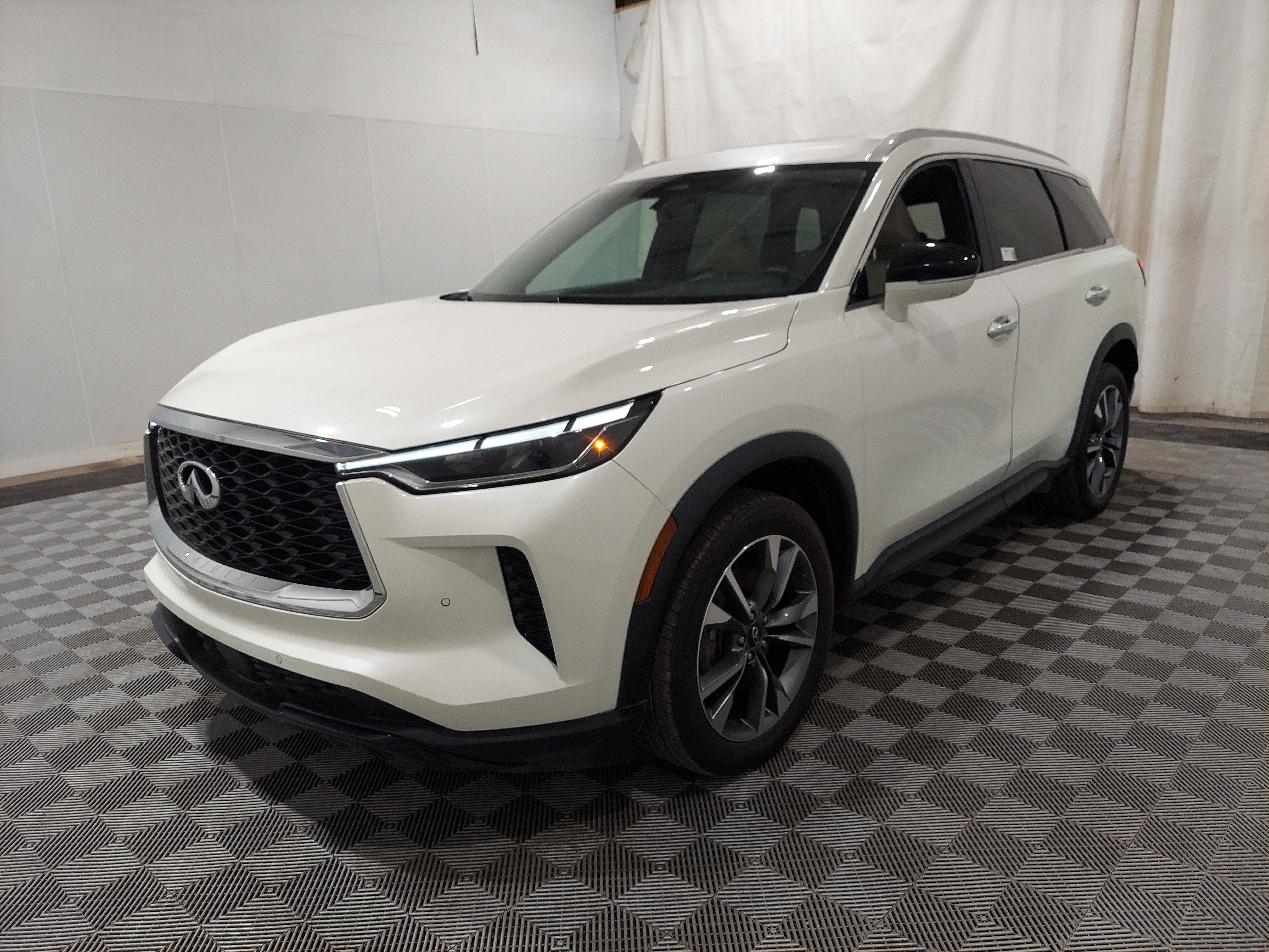 Used 2024 INFINITI QX60 Luxe AWD/4WD image 1