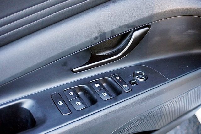 Certified 2025 Hyundai Elantra Sport image 22