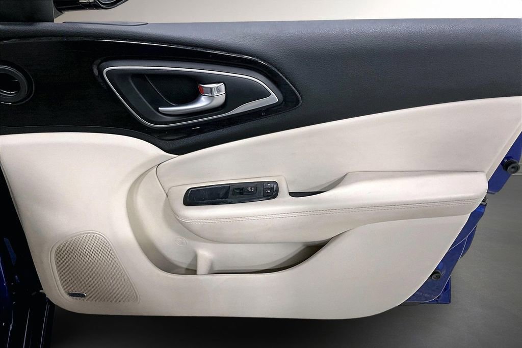 Used 2015 Chrysler 200 C w/ Navigation & Sound Group I image 25