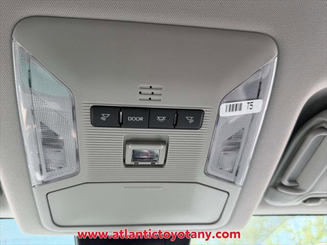 Certified 2025 Toyota RAV4 XLE AWD/4WD image 32