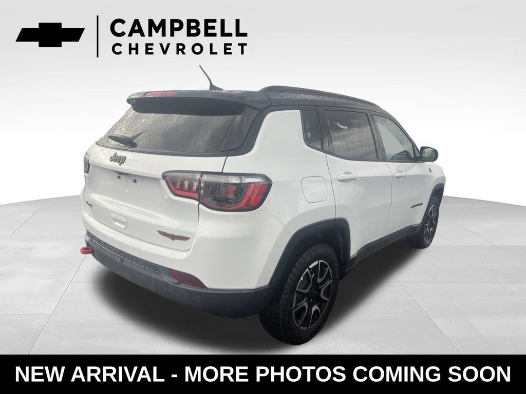 Used 2025 Jeep Compass Trailhawk AWD/4WD image 5
