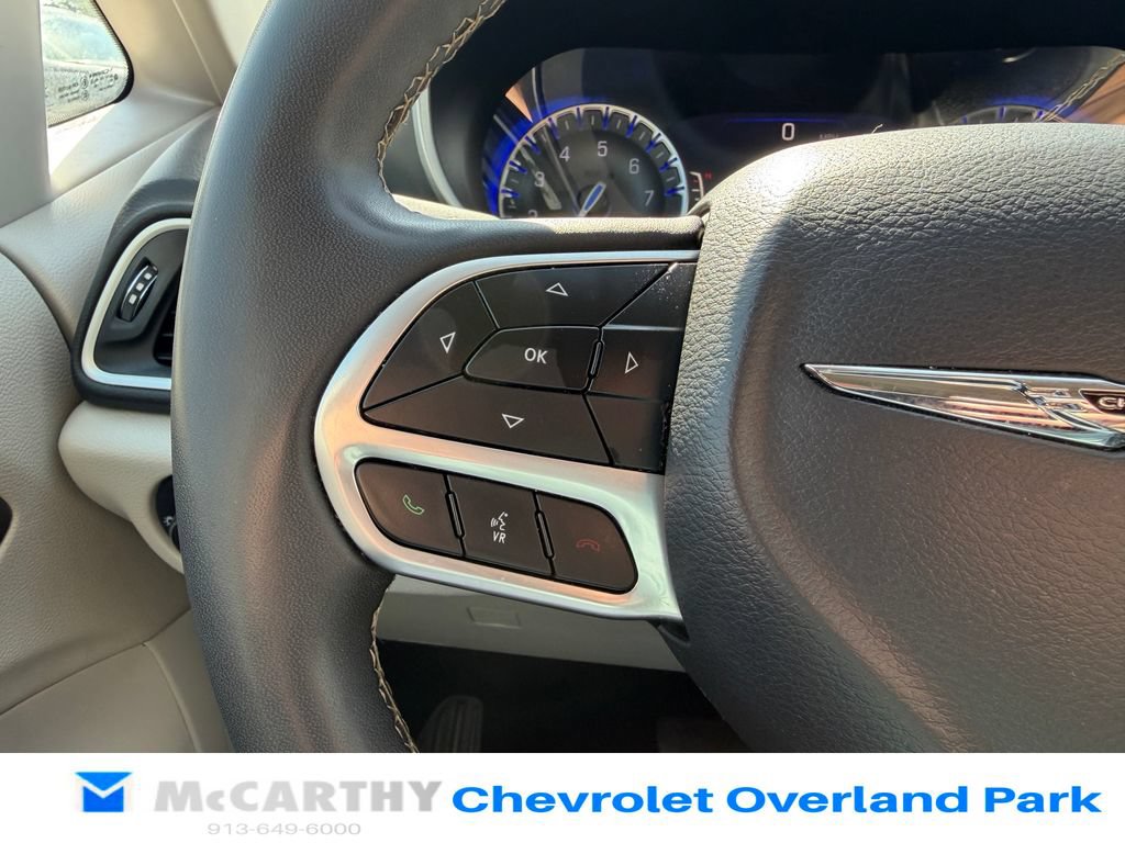 Used 2024 Chrysler Pacifica Touring-L FWD image 11
