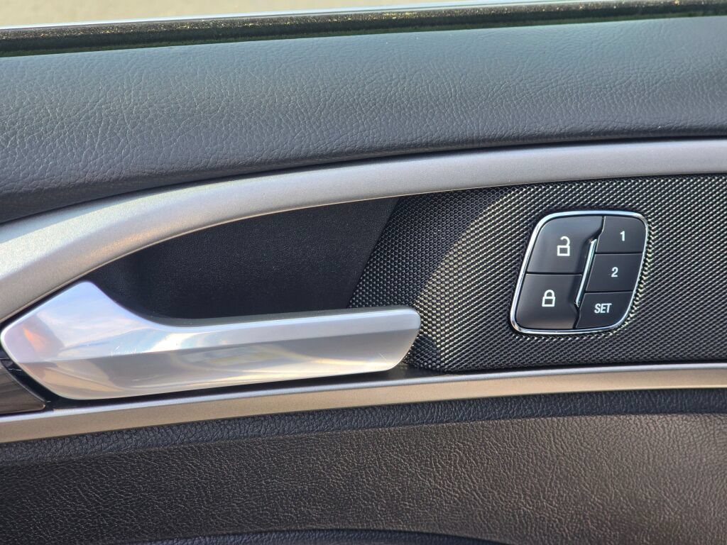 Used 2017 Ford Fusion Energi SE FWD image 20