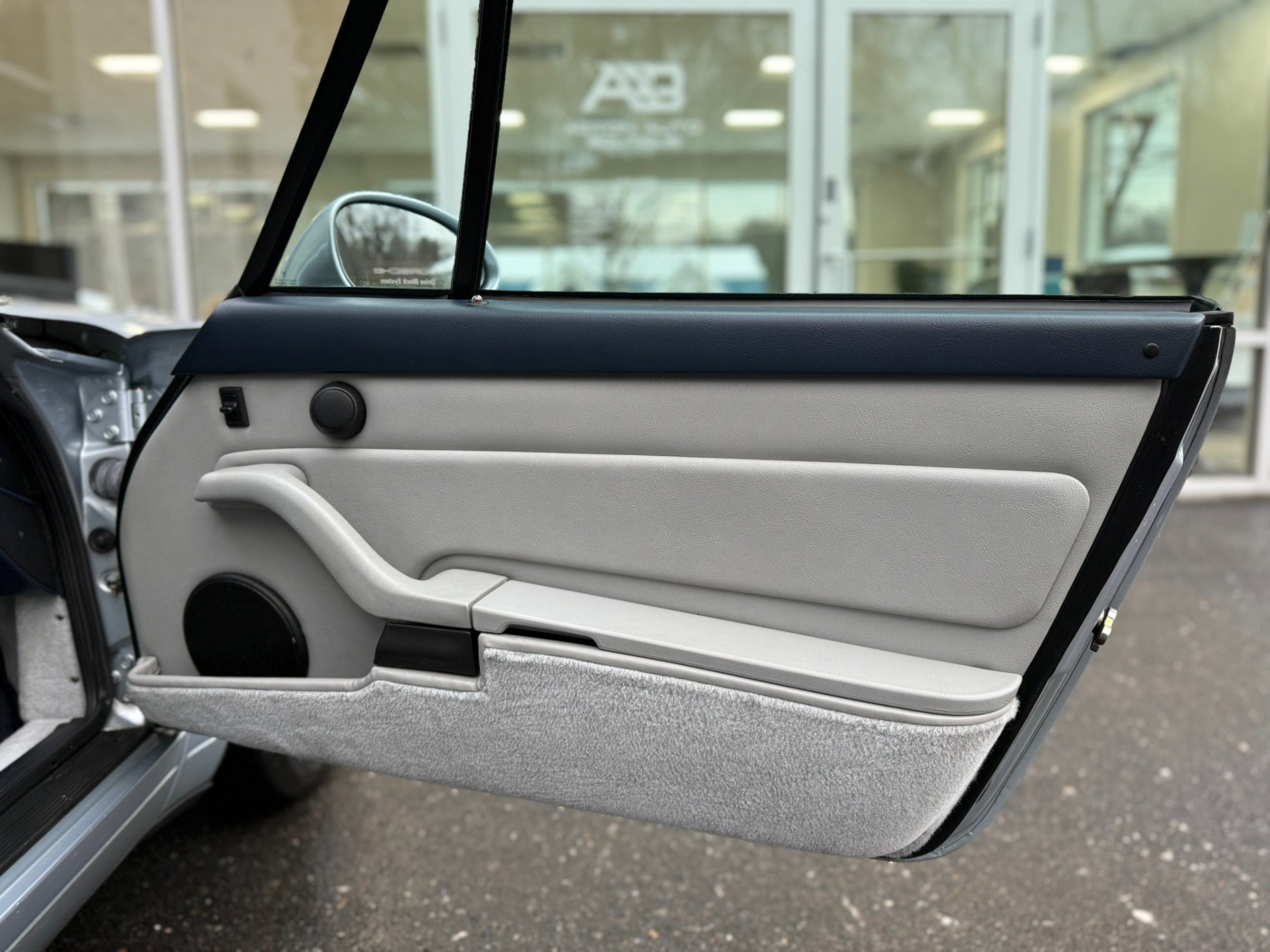 Used 1995 Porsche 911 Carrera image 40