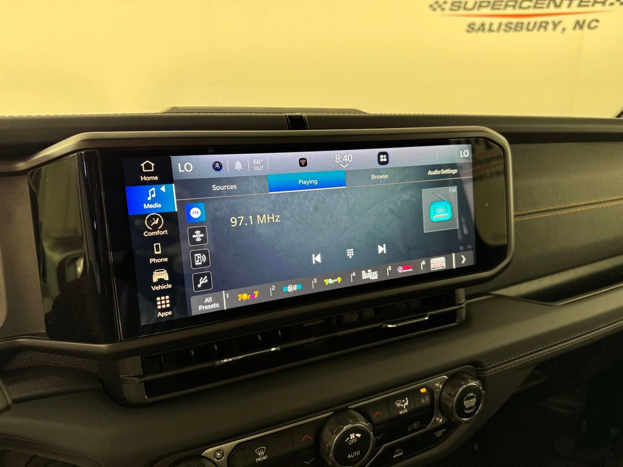 Used 2024 Jeep Gladiator Mojave AWD/4WD image 14